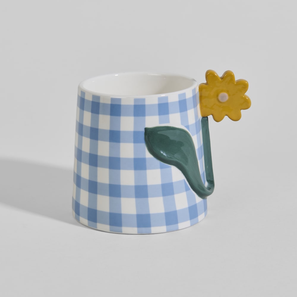 Mug en grès motif vichy bleu et anse fleur