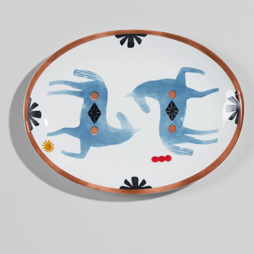 Plat de présentation en grès blanc motif chevaux bleus