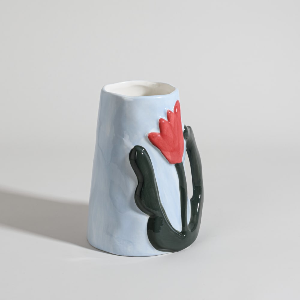 Blaue Steingutvase mit rosa und khakigrünen Blumen, H 21 cm -