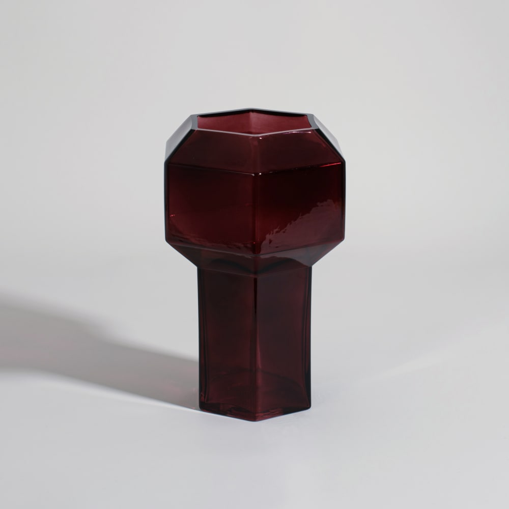 Vase en verre bordeaux, H24 cm