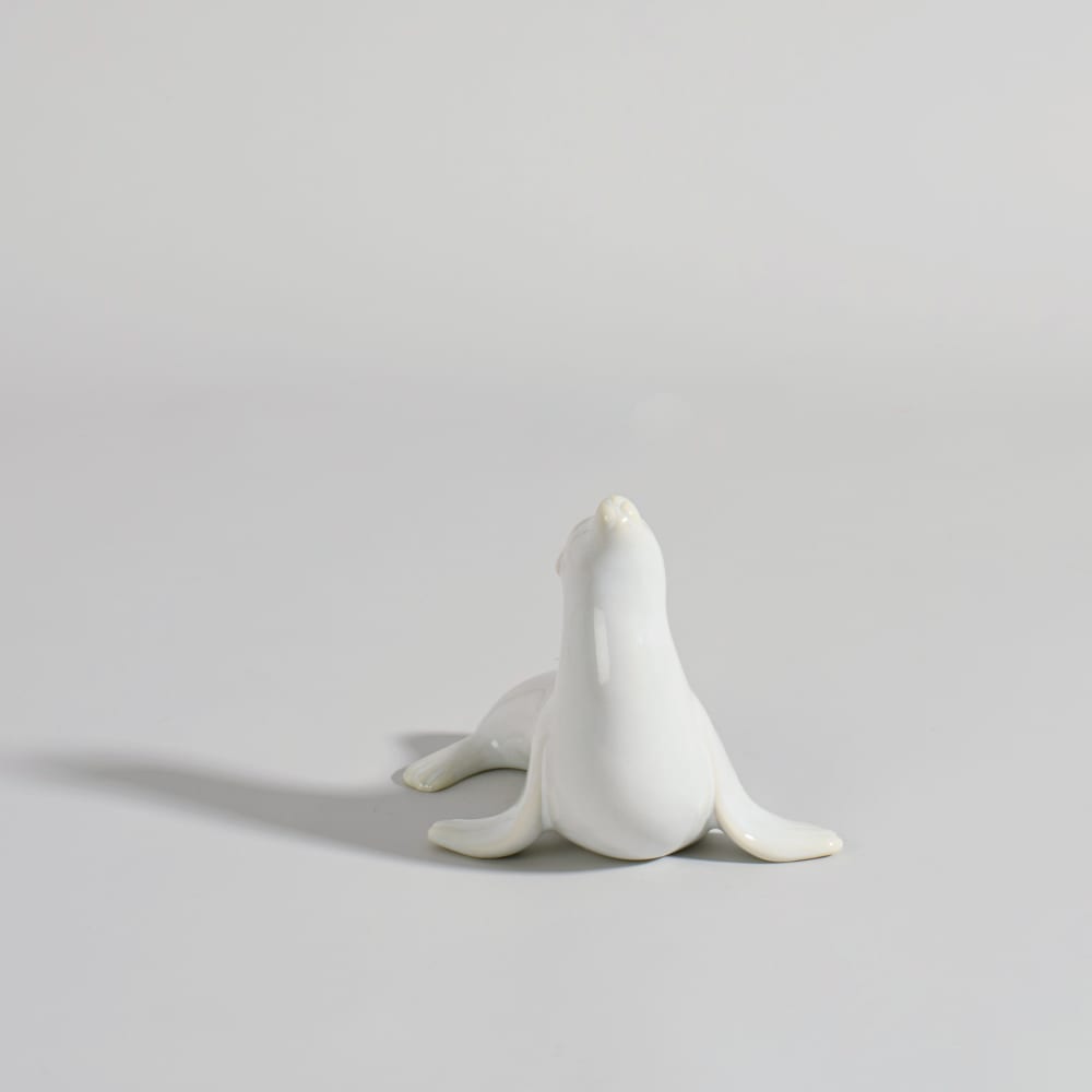 Weiße Porzellanfigur eines Seelöwen, H 12 cm - Maisons Du Monde