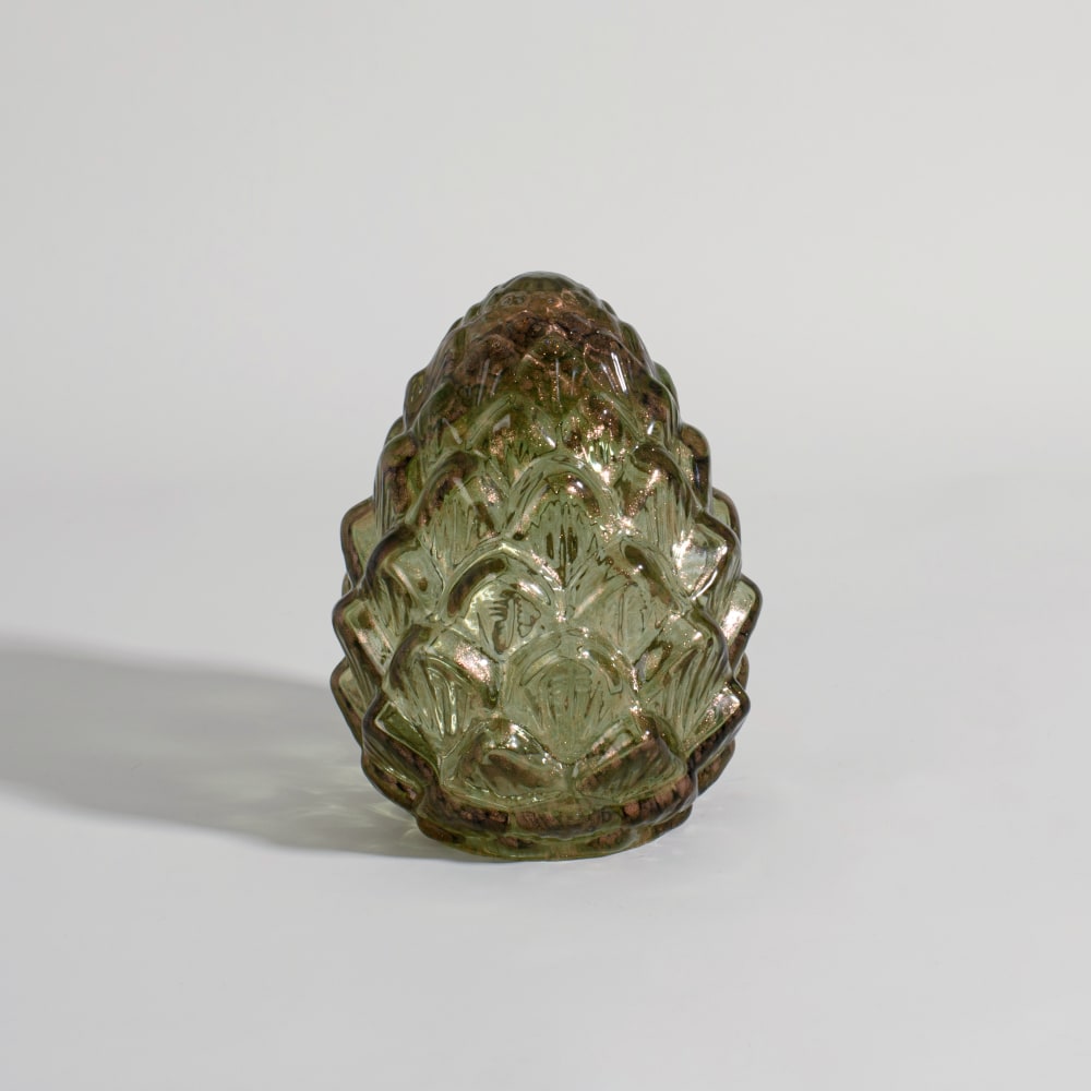Statuette pomme de pin en verre vert, H20 cm