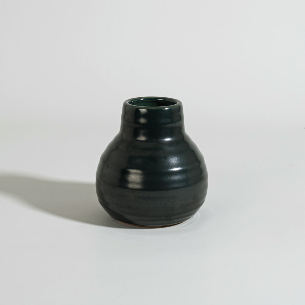 Vase en grès vert, H13 cm