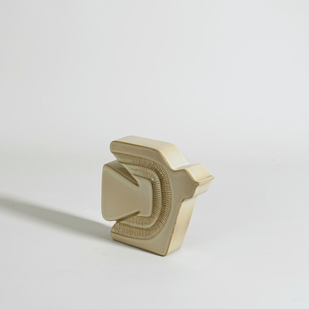 Vogelfigur aus beigefarbenem Sandstein, H 15 cm - Maisons Du
