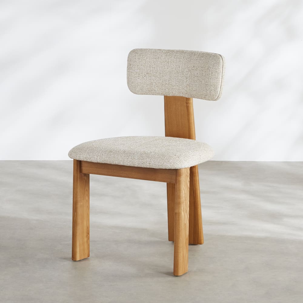 Chaise beige moucheté et pieds en bois de frêne massif