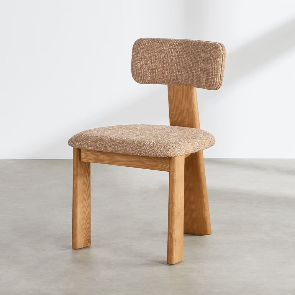 Chaise ocre moucheté et pieds en bois de frêne massif Chaise ocre moucheté et pieds en bois de frêne massif