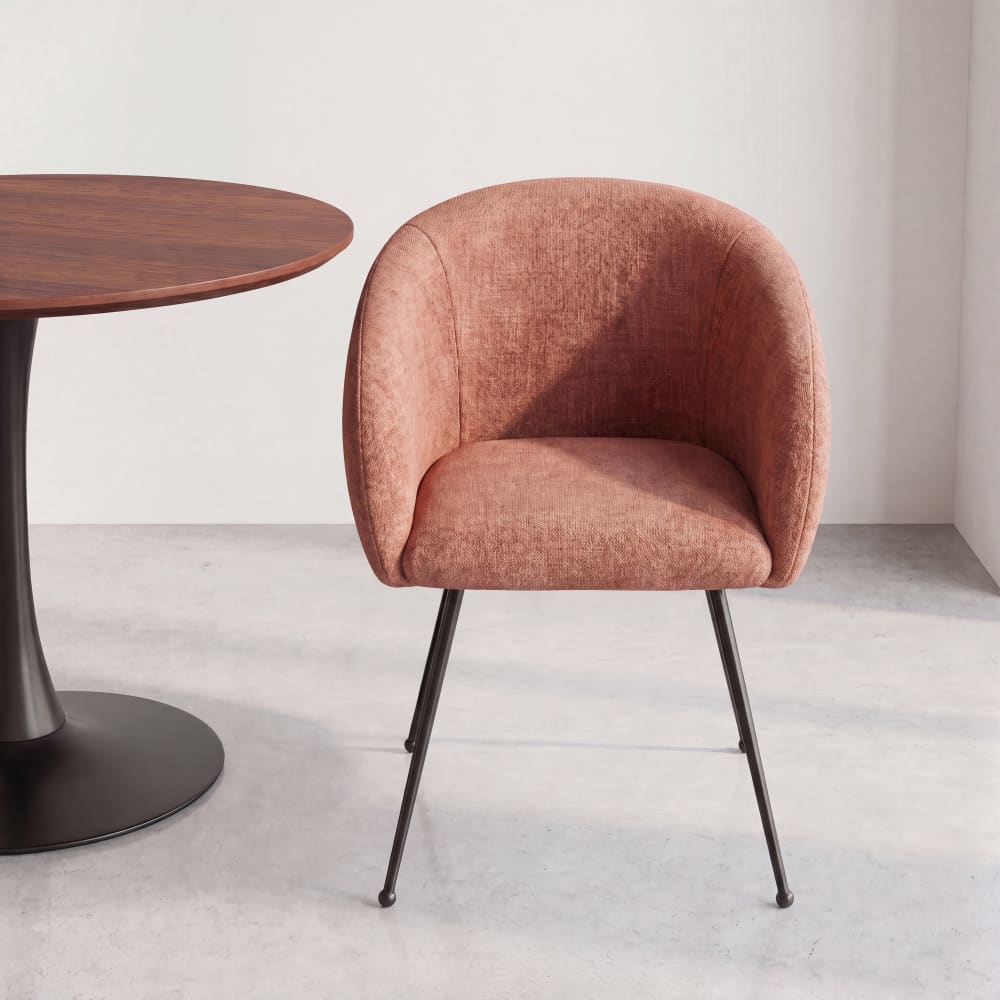 Fauteuil de table terracotta et pieds en acier noir