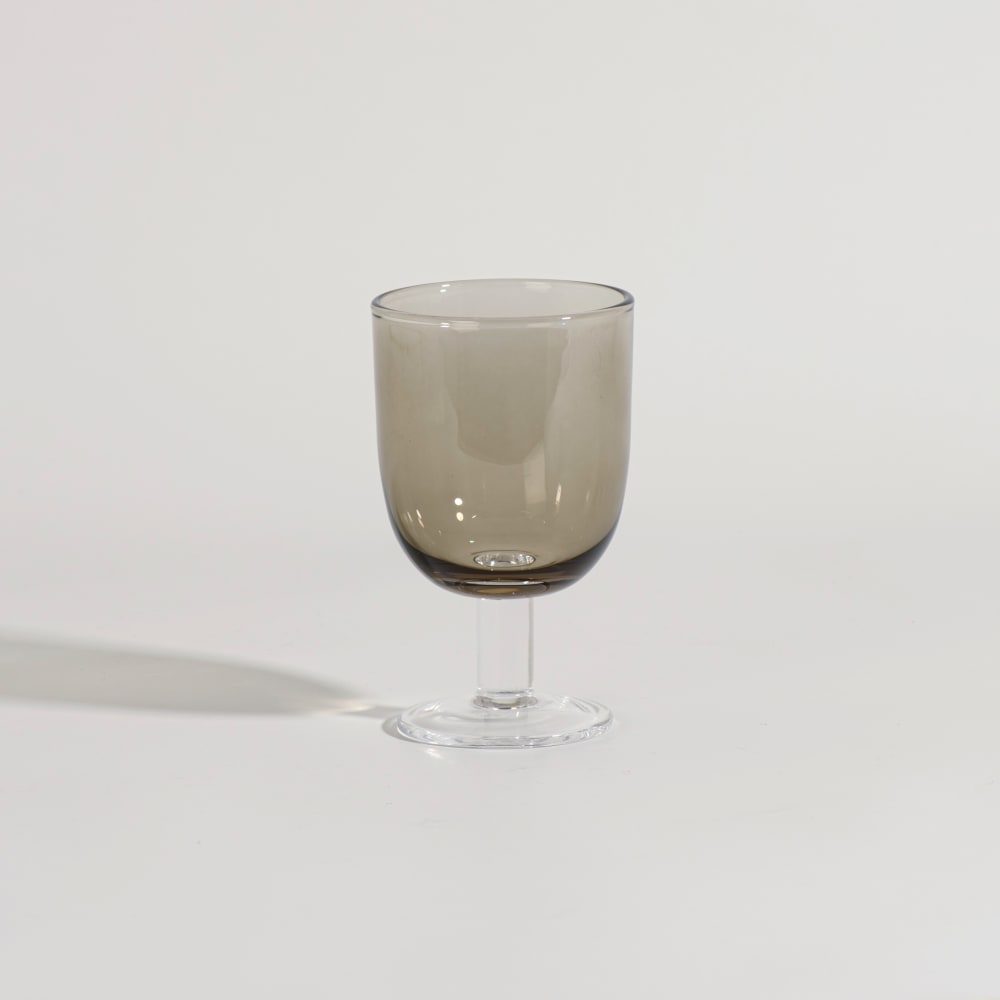 Verre à pied en verre gris Verre à pied en verre gris