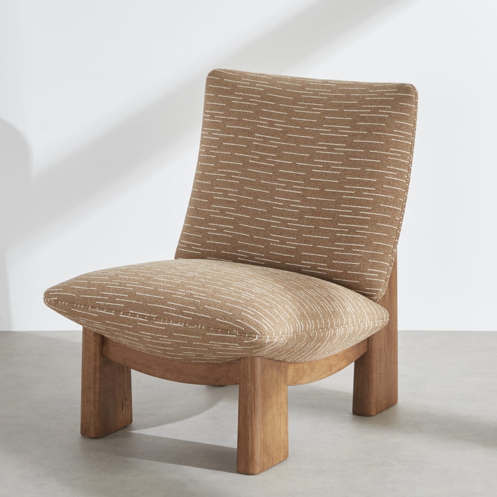 Fauteuil marron et pieds en bois d'hévéa — vue 3