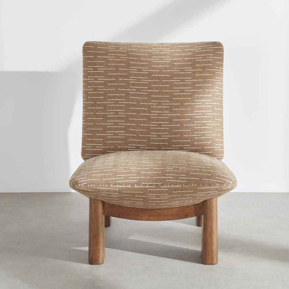 Fauteuil marron et pieds en bois d'hévéa — vue 4