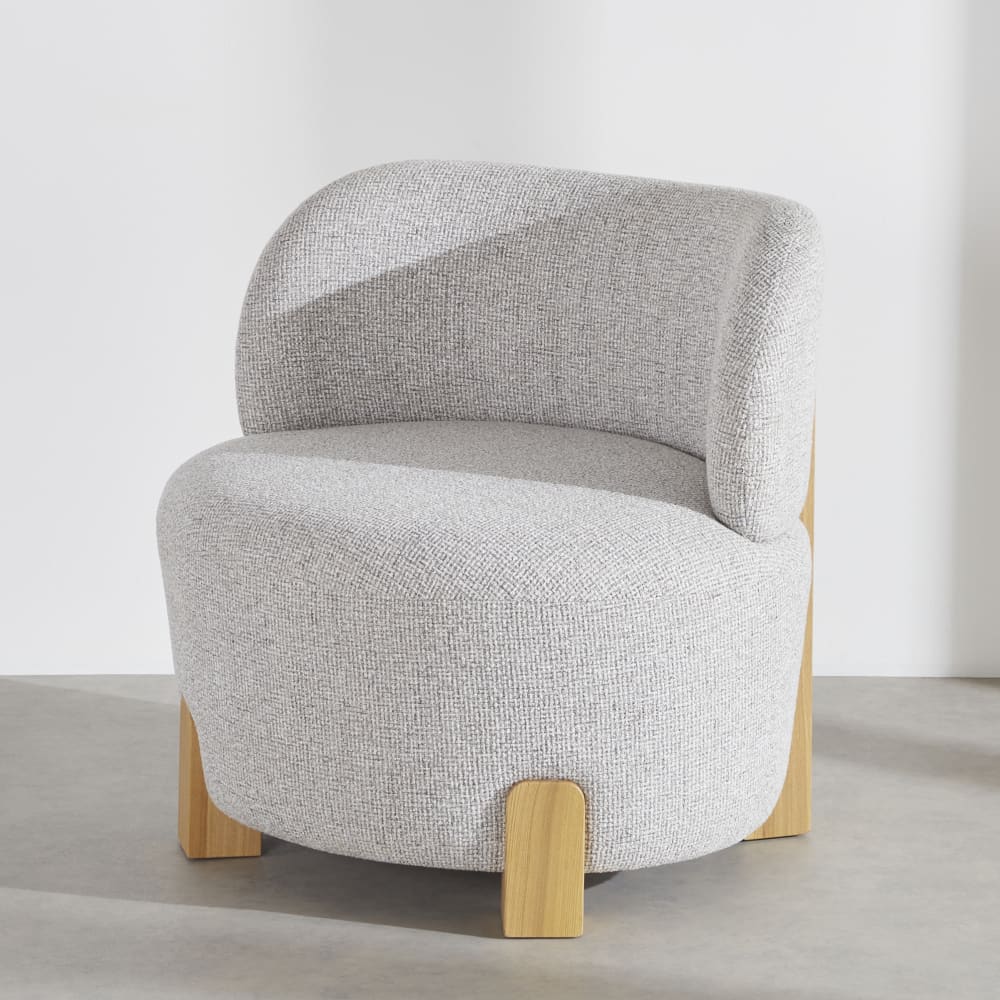 Fauteuil gris clair chiné et pied en bois de frêne clair — vue 3