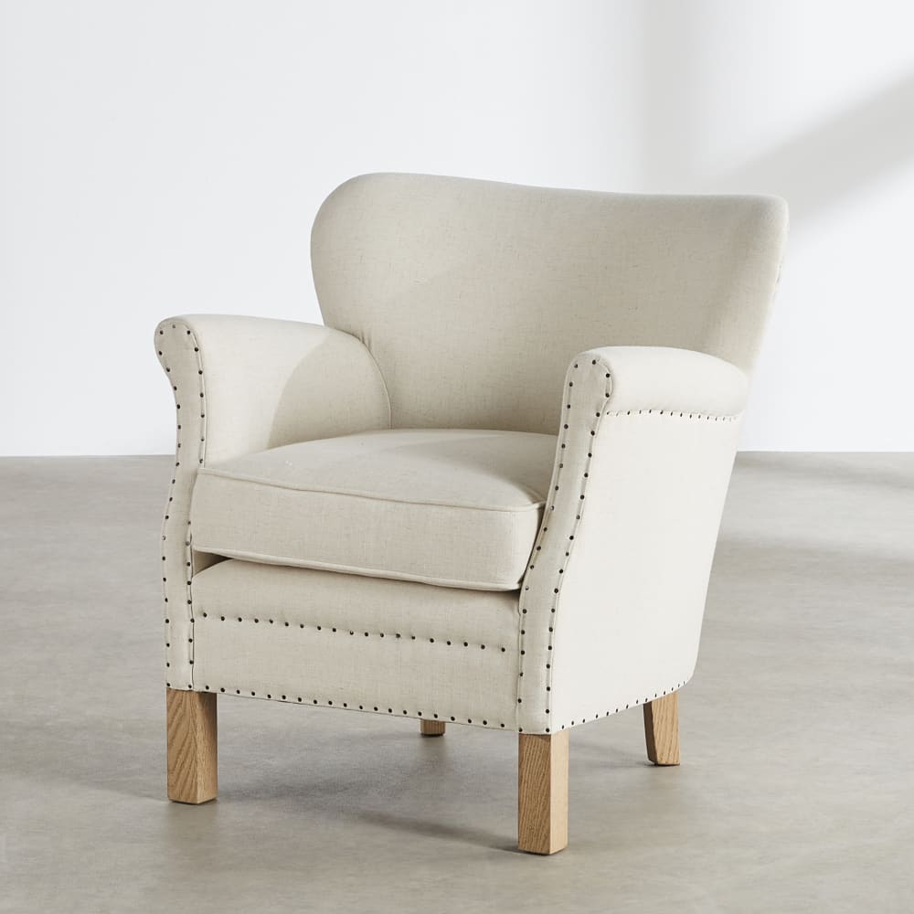 Fauteuil beige et pieds en bois de chêne massif clair — vue 3