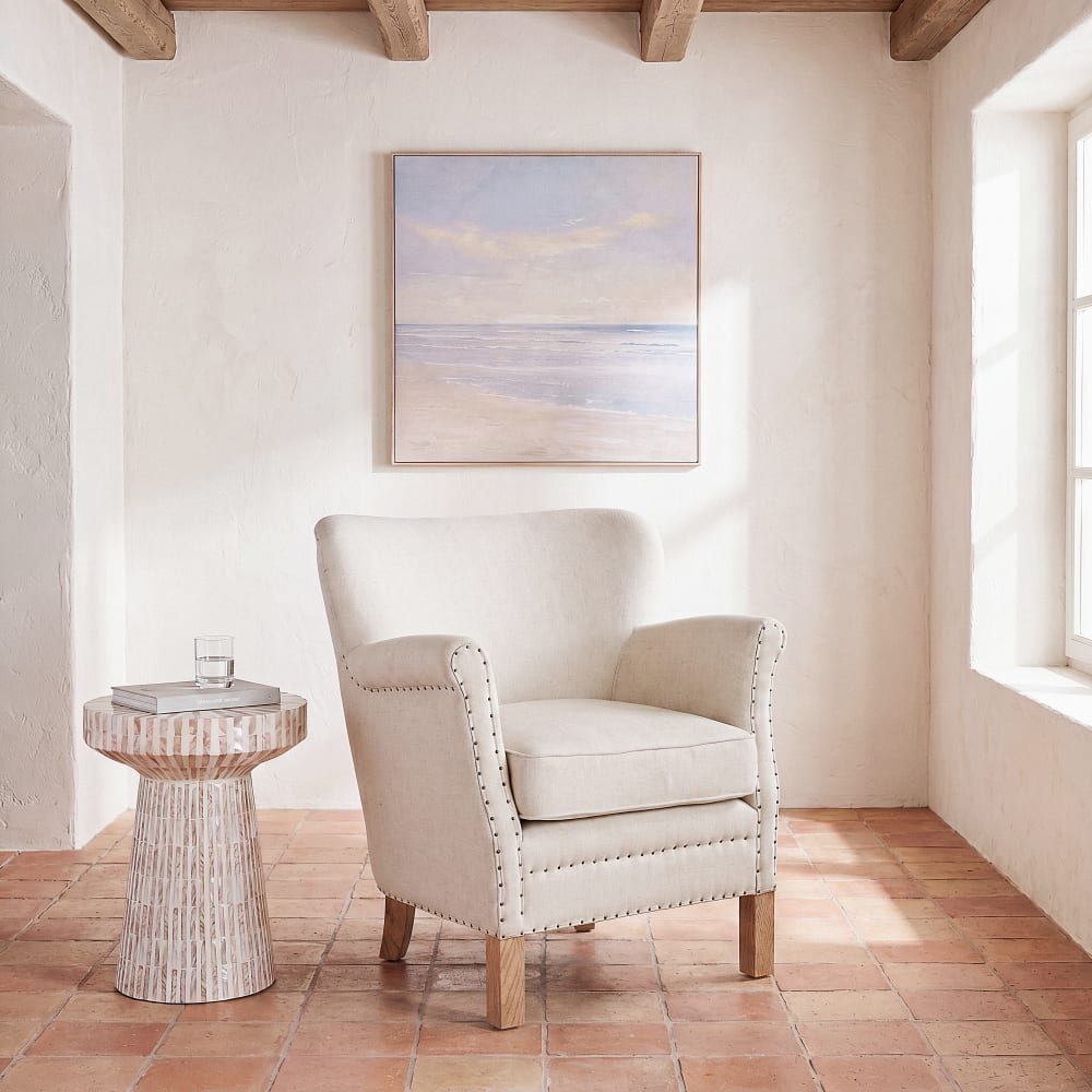 Fauteuil beige et pieds en bois de chêne massif clair Fauteuil beige et pieds en bois de chêne massif clair