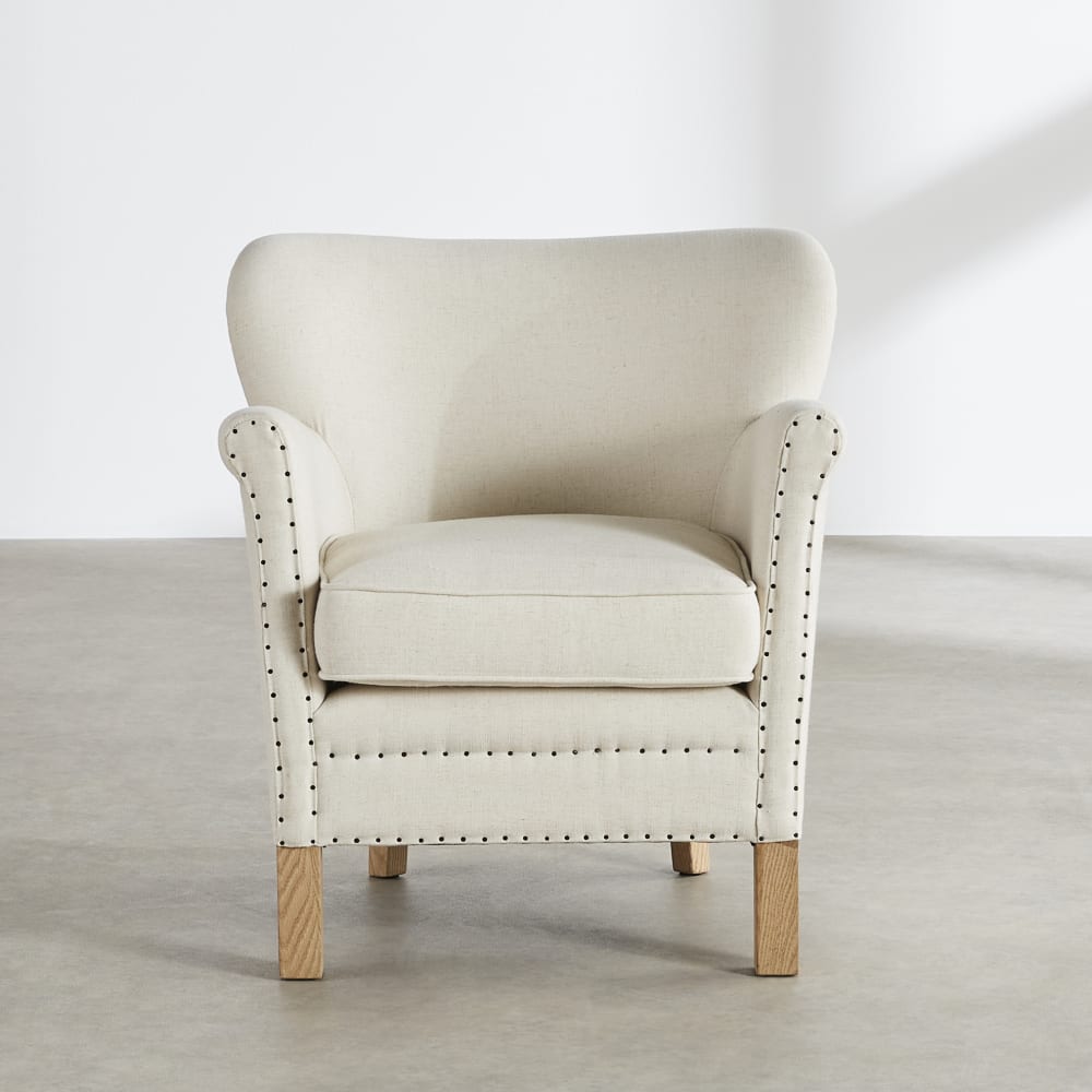 Fauteuil beige et pieds en bois de chêne massif clair — vue 4