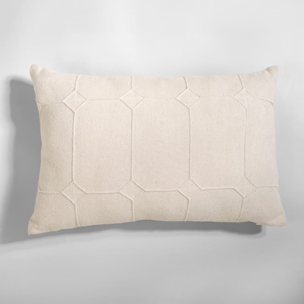 Coussin en laine motifs géométriques écrus, 60x40 cm — Beyit