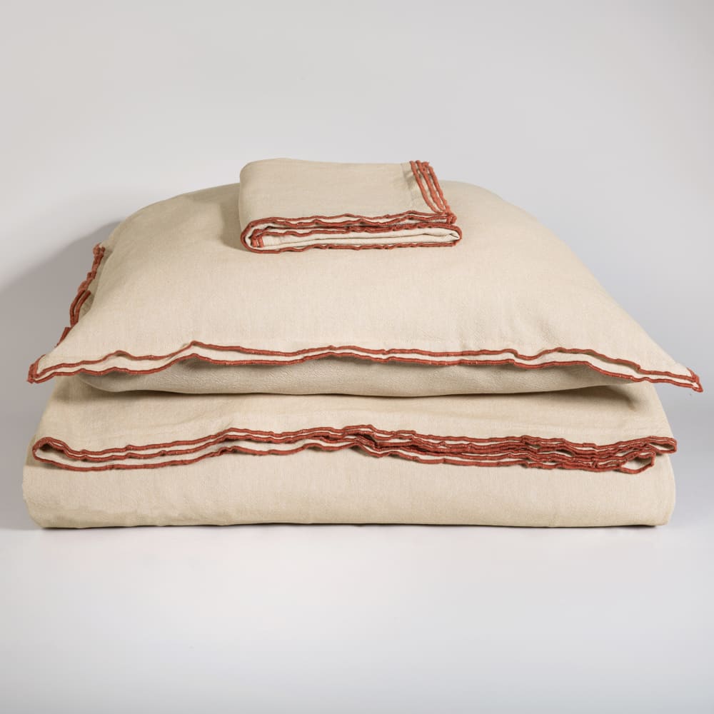 Parure de lit en coton biologique tissé beige et biais contrasté, 240x220 cm — vue 3