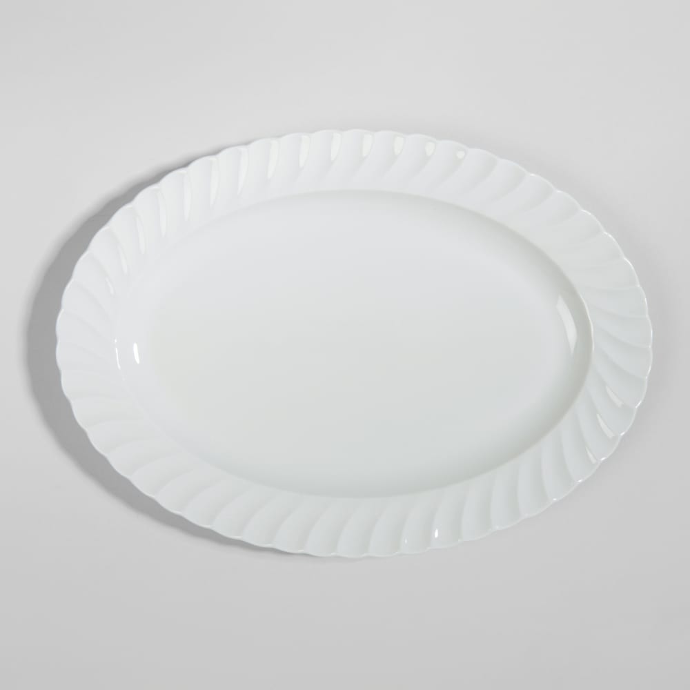 Plat en porcelaine blanche et bord spirale