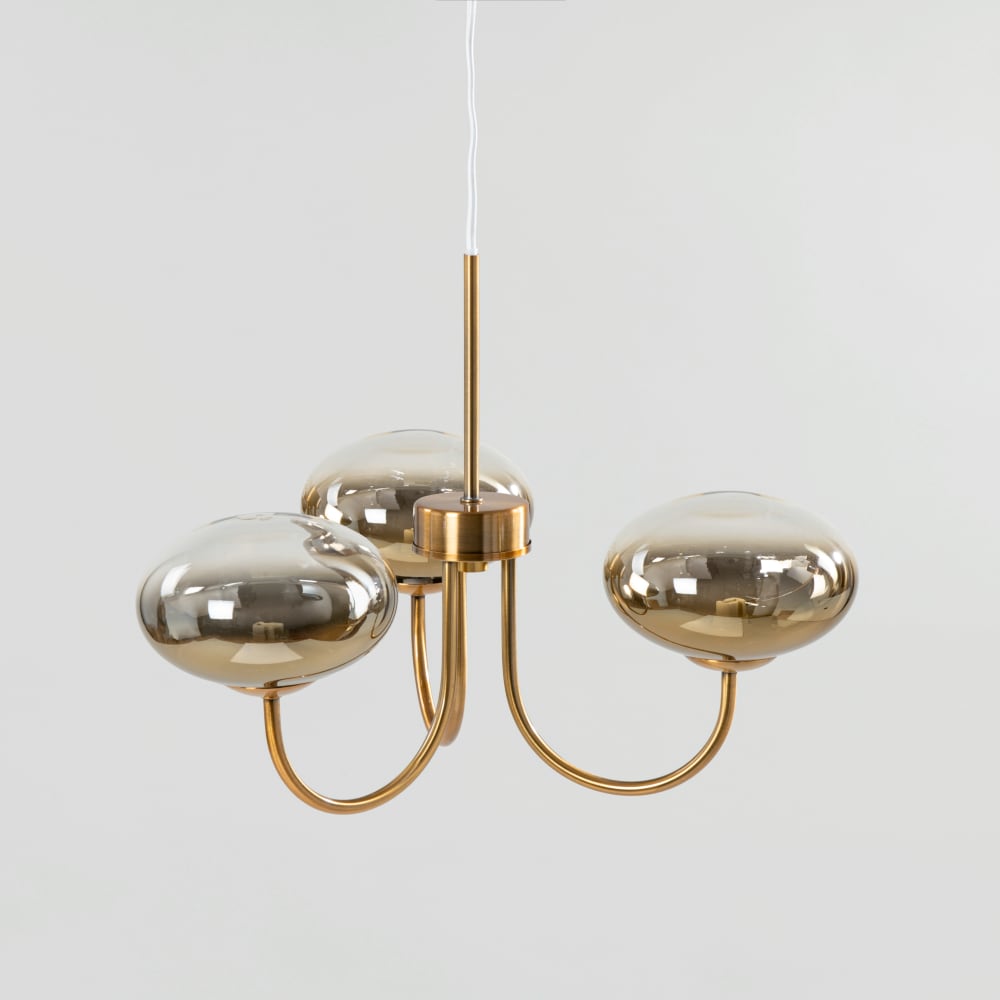 Suspension en acier doré avec 3 globes en verre fumé Suspension en acier doré avec 3 globes en verre fumé