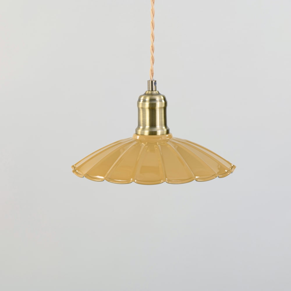 Petite suspension en acier jaune et doré