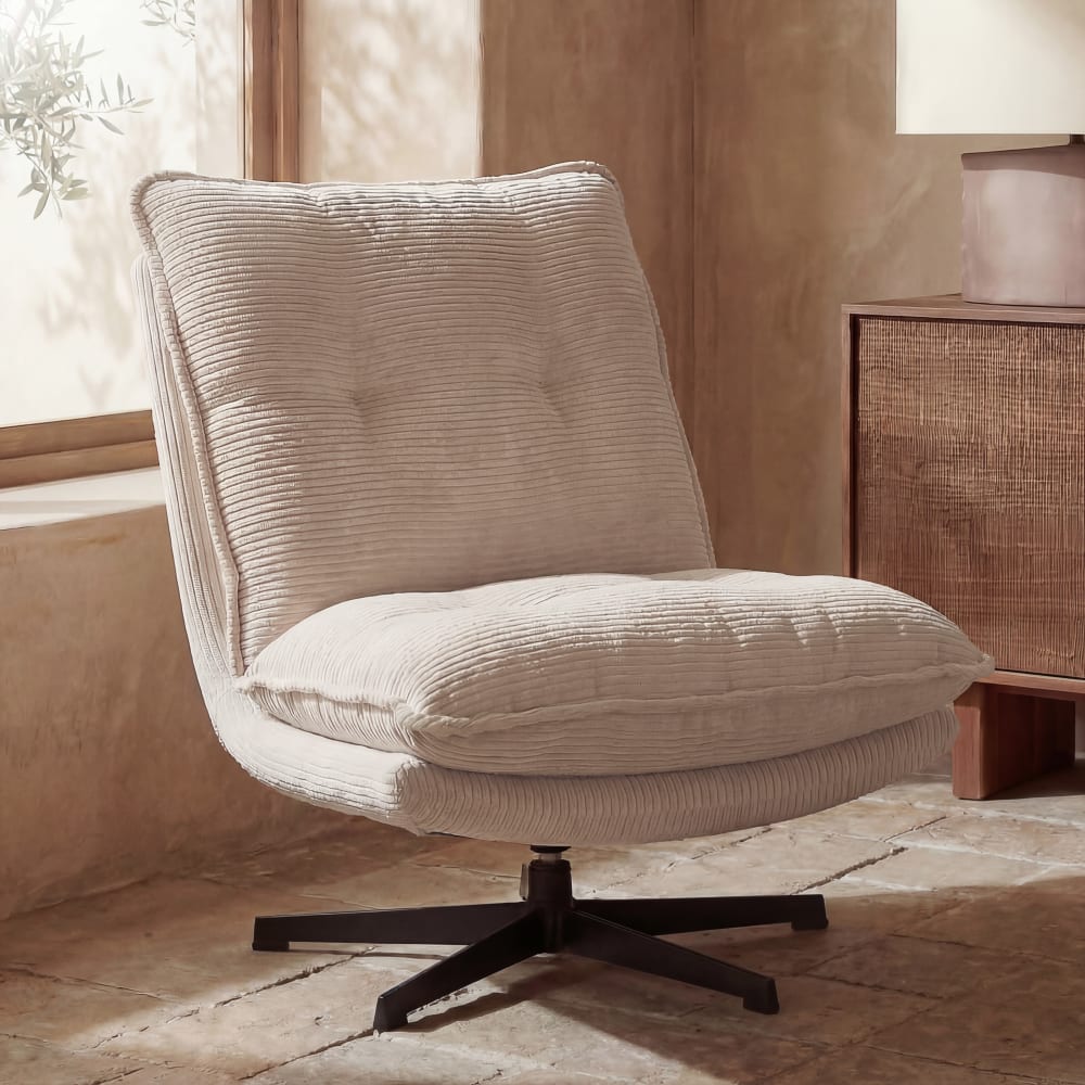 Fauteuil pivotant beige et pied en acier noir