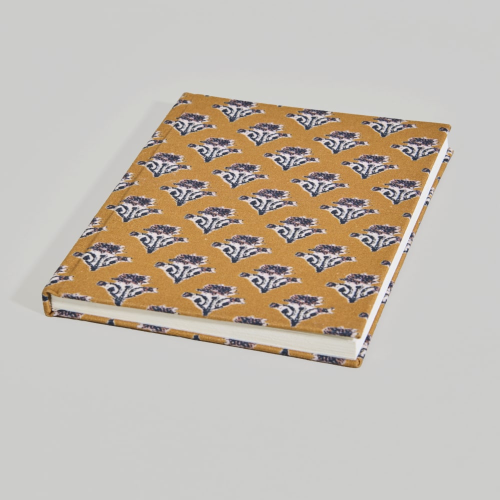 Carnet A5 en coton ocre motifs noirs