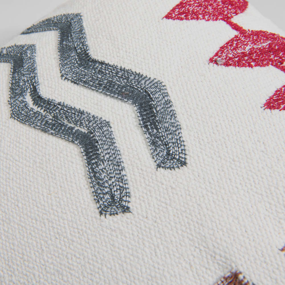 Housse de coussin en coton blanc motifs en relief multicolores, 50x30 cm — vue 4