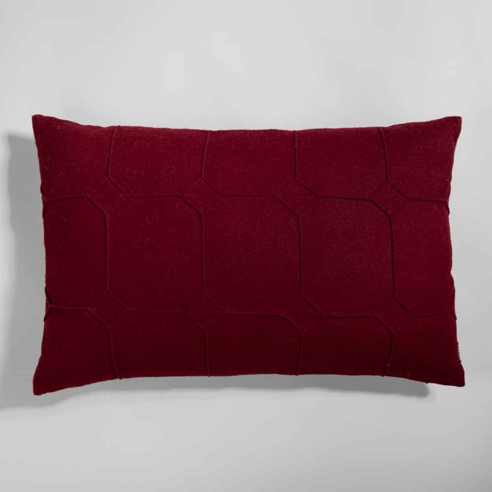 Coussin en laine et motifs géométriques bordeaux, 60x40 cm — Beyit
