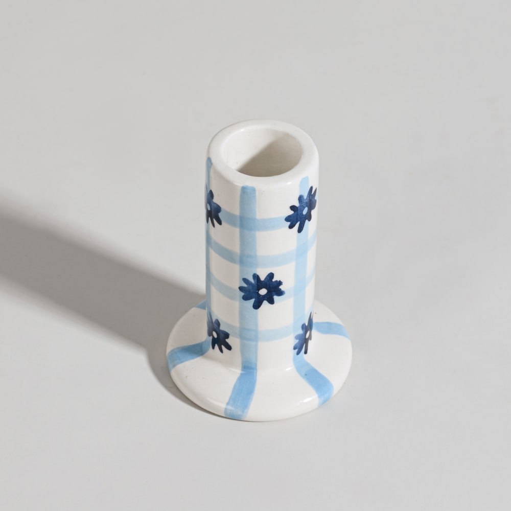 Weißer und blau bedruckter Keramikkerzenständer, H 9 cm - Maisons