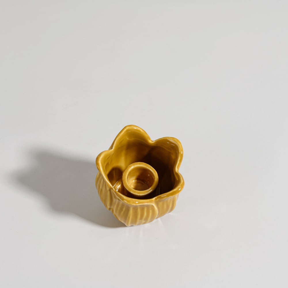 Gelber tulpenförmiger Kerzenständer aus Keramik, H7 cm - Maisons