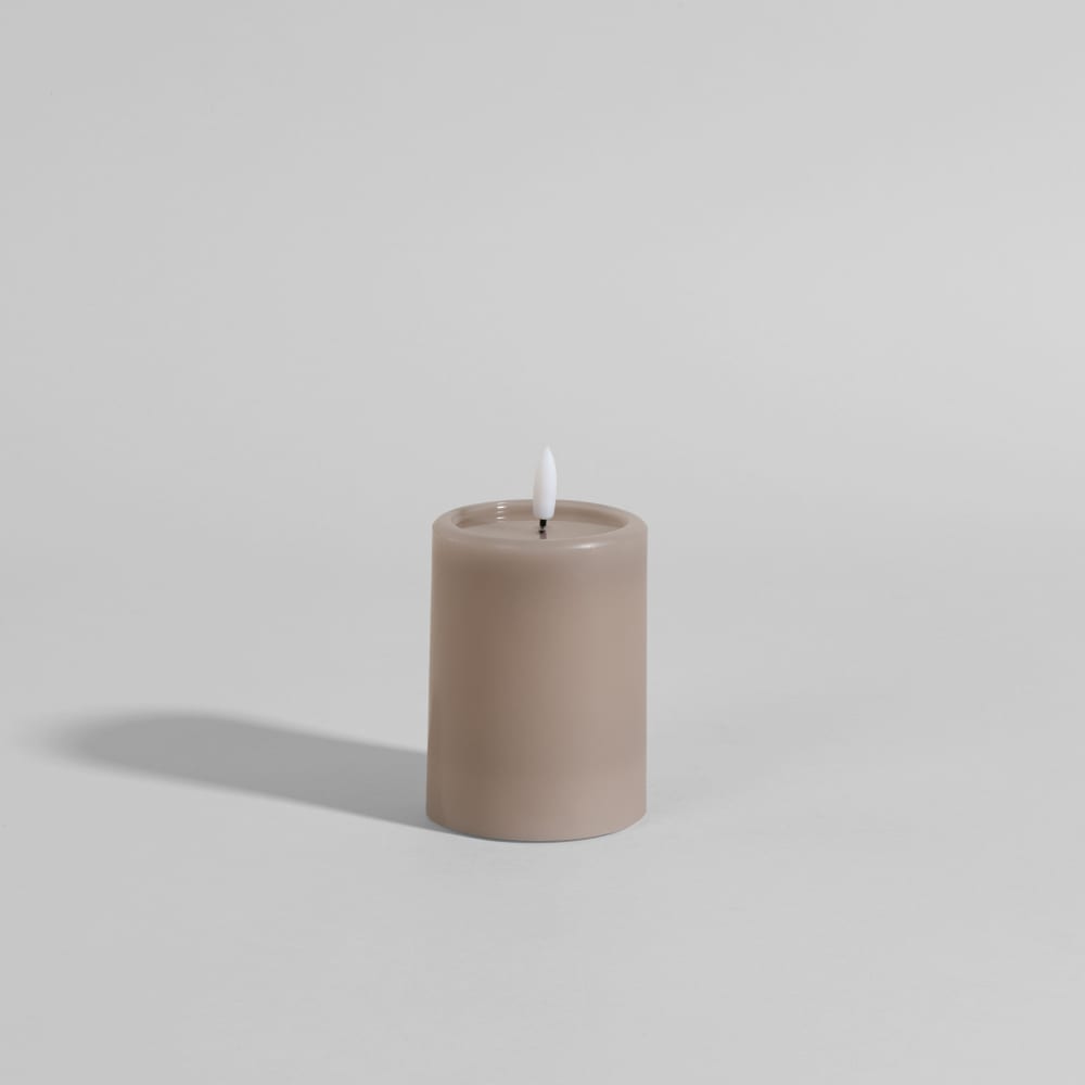 Taupefarbene LED-Wachskerze, 7 x 10 cm - Maisons Du Monde