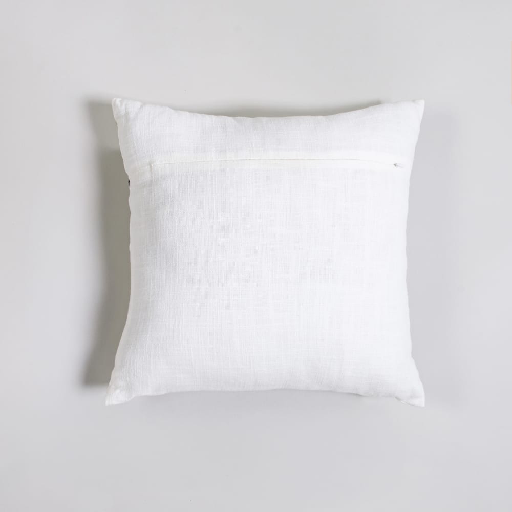 Housse de coussin en coton écru motifs brodés noirs et terracotta, 40x40 cm — vue 3