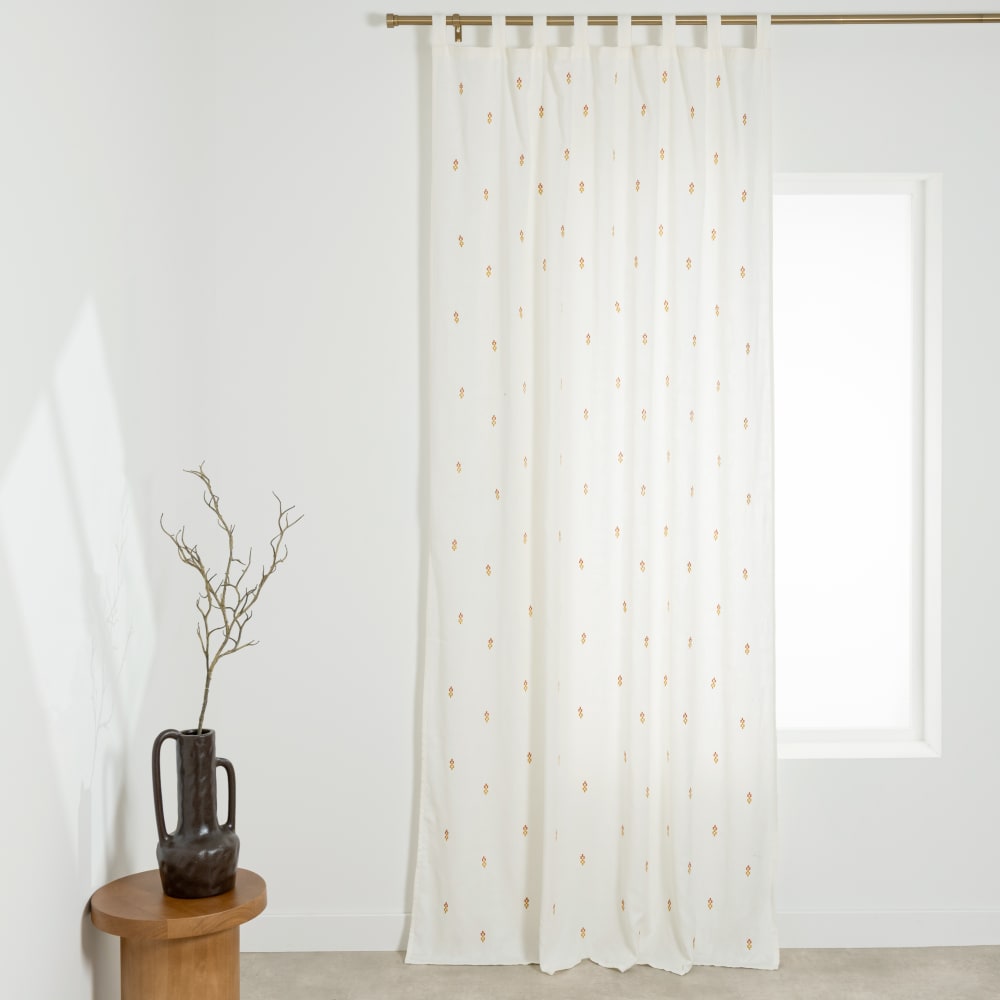 Rideau à pattes en coton blanc motifs jacquards ocres et terracotta, 140x250 cm (vendu à l'unité)