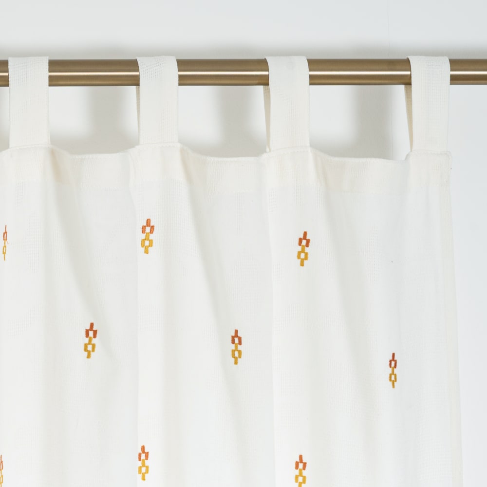 Rideau à pattes en coton blanc motifs jacquards ocres et terracotta, 140x250 cm (vendu à l'unité) — vue 3