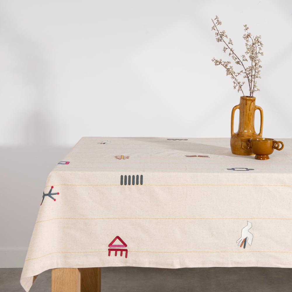 Nappe en coton beige et broderies multicolores, 150x250 cm