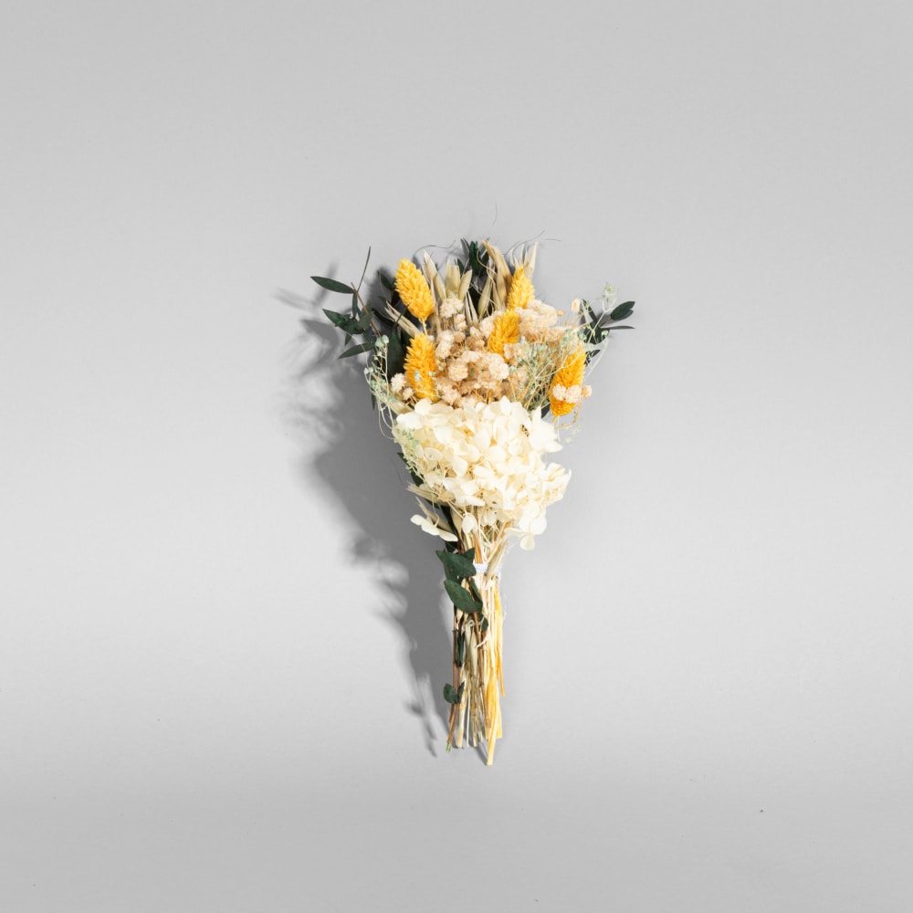 Bouquet de fleurs séchées écrues et jaunes