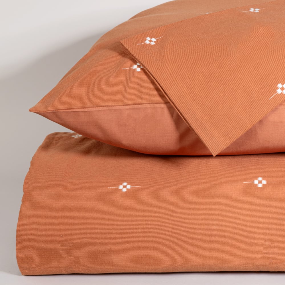 Parure de lit en coton tissé terracotta et broderies écrues, 240x220 cm — vue 4