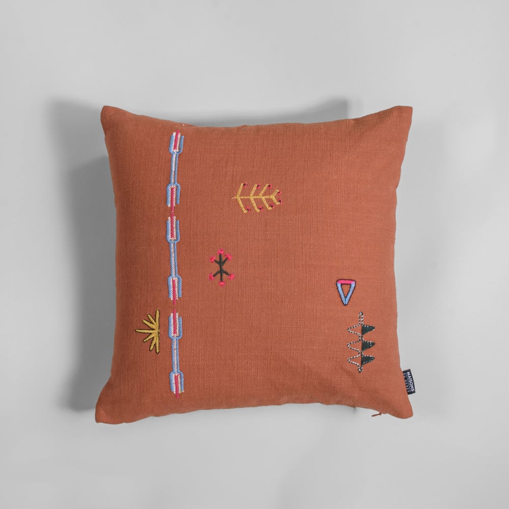 Housse de coussin en coton terracotta et broderies multicolores, 40x40 cm — Beyit