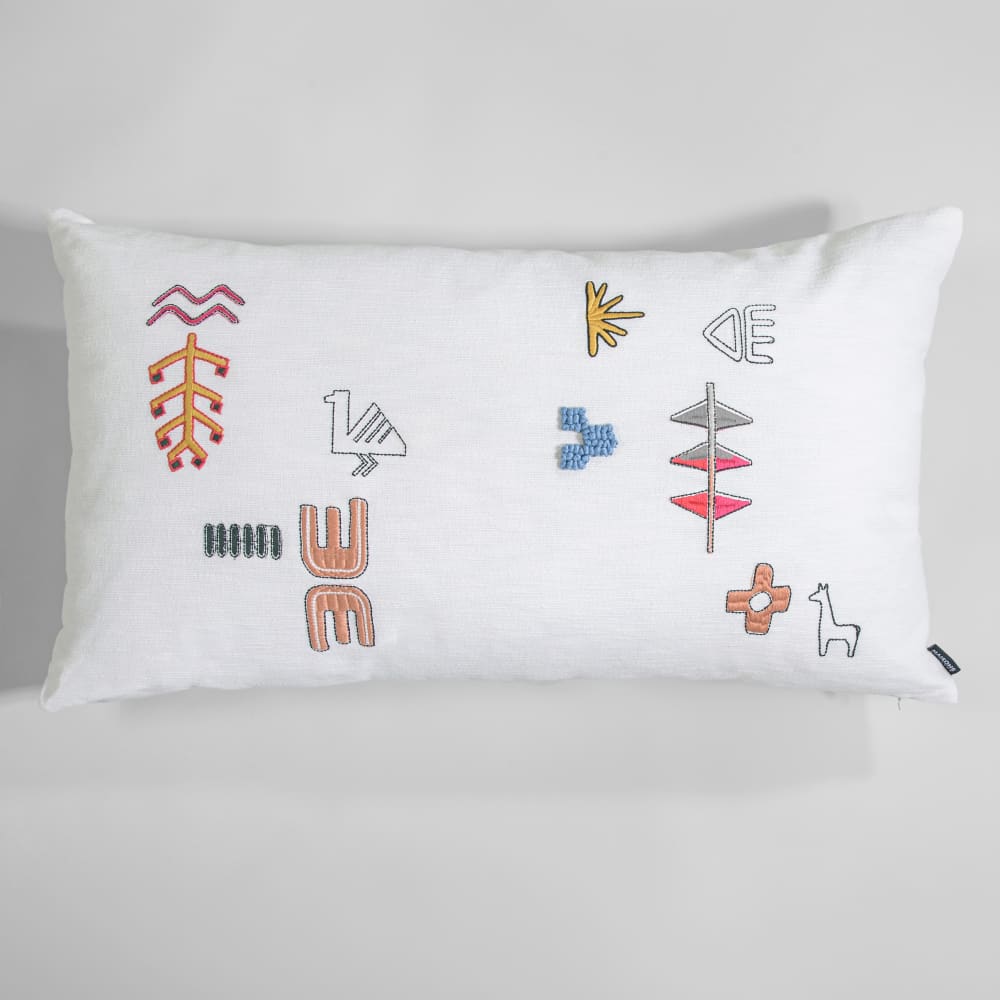 Coussin écru motifs brodés multicolores, 80x45 cm