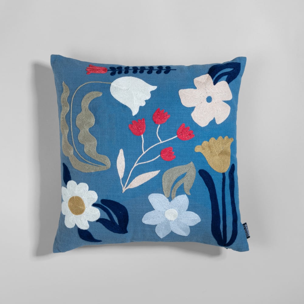 Housse de coussin en coton bleu broderies fleurs multicolores, 40x40 cm