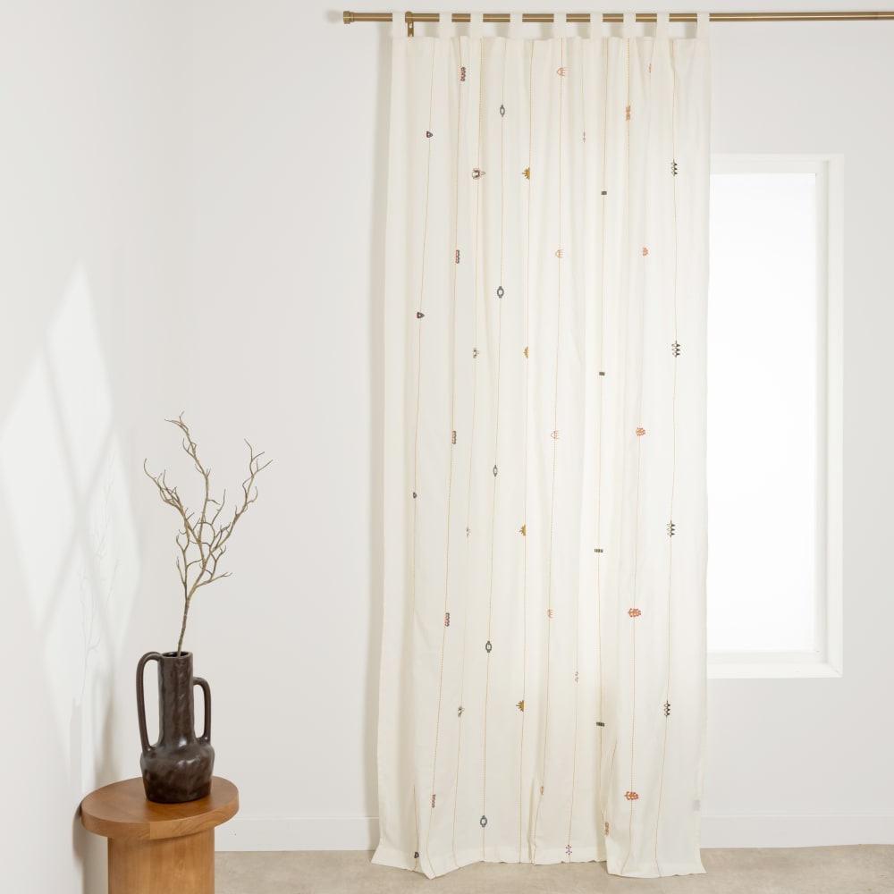 Rideau en coton écru motifs brodés multicolores, 140x250 cm (vendu à l'unité)
