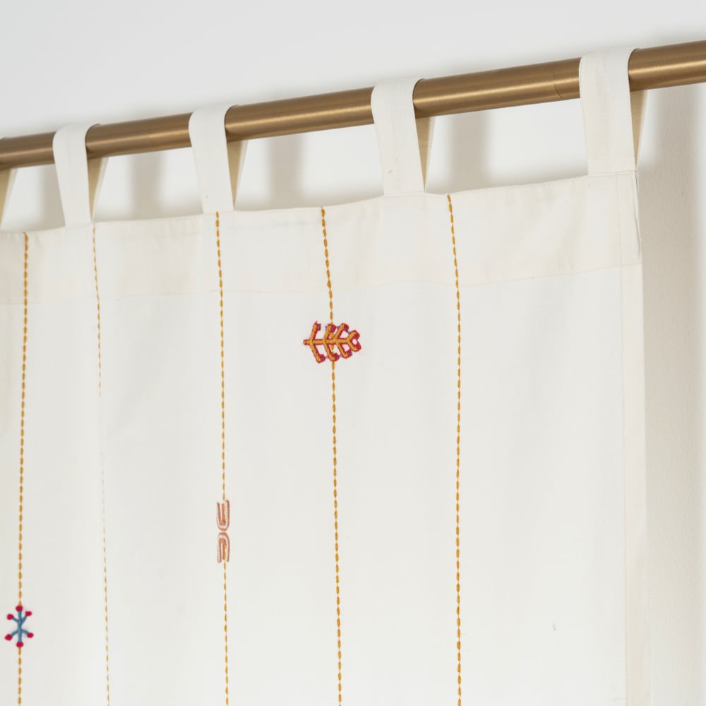 Rideau en coton écru motifs brodés multicolores, 140x250 cm (vendu à l'unité) — vue 4