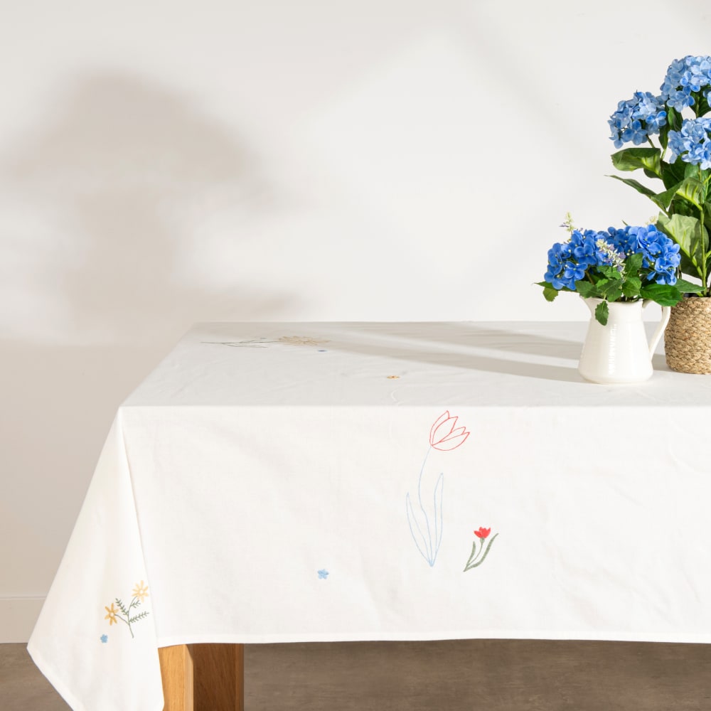 Nappe en coton écru broderies fleurs multicolores, 150x250 cm
