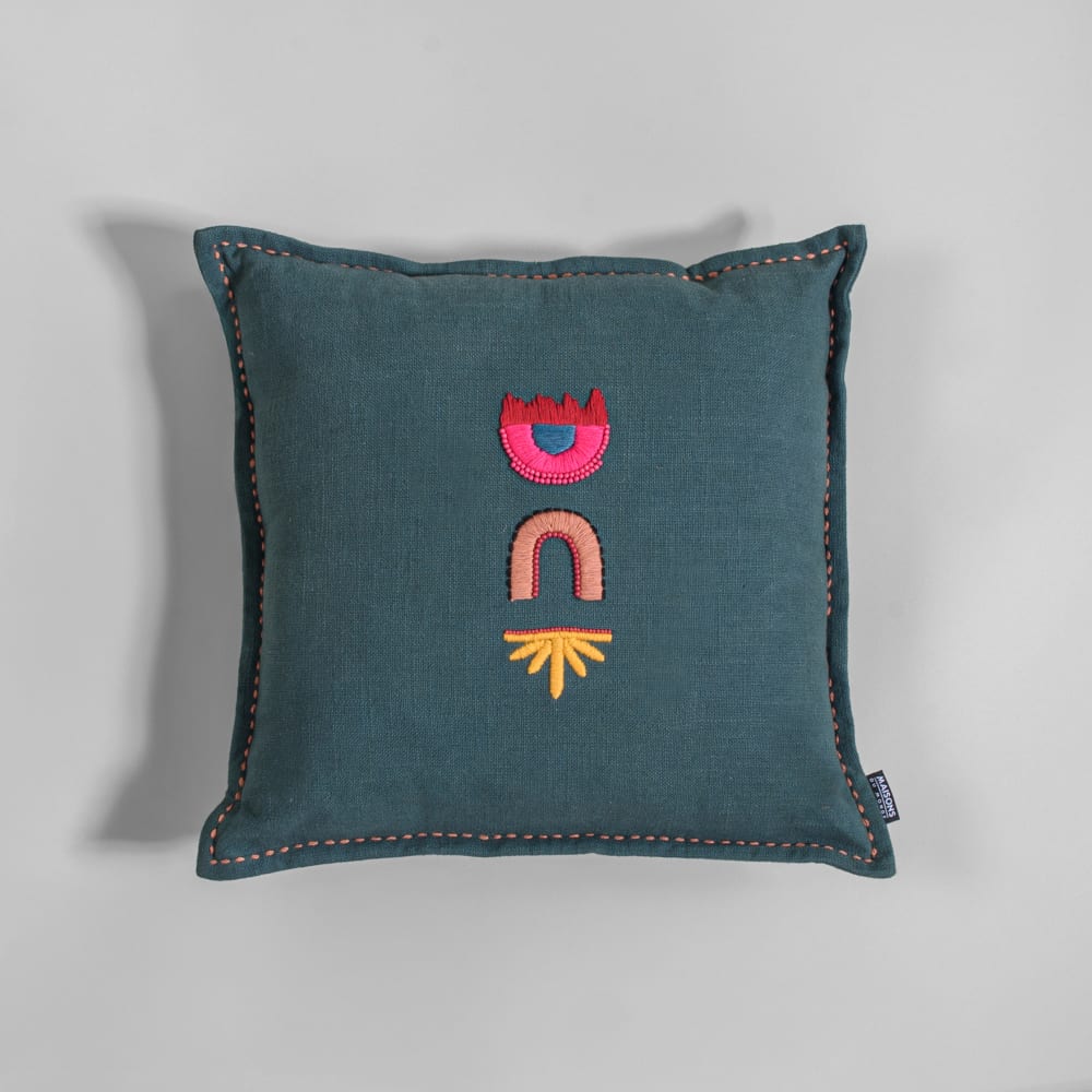 Housse de coussin en coton vert motifs brodés et perles multicolores, 40x40 cm — Beyit