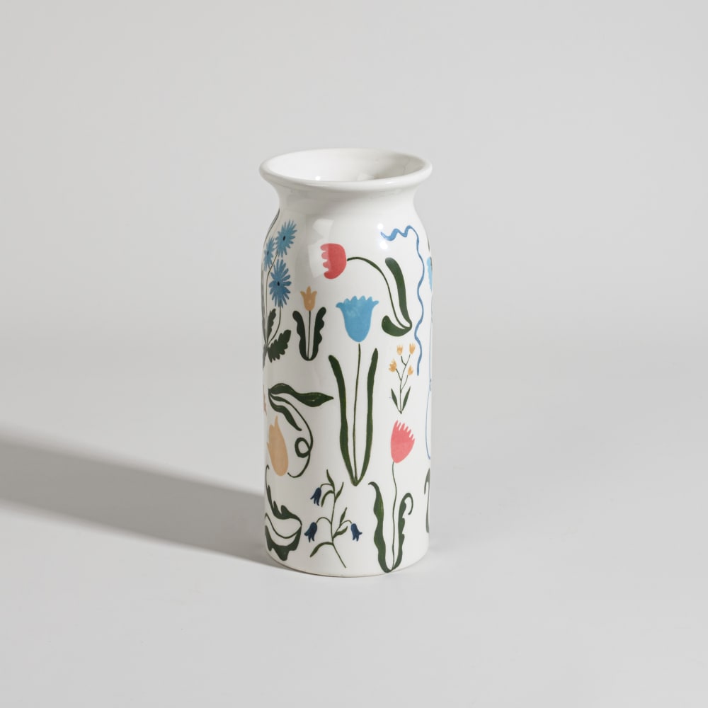 Vase en faïence blanche motif fleurs bleues et roses, H22 cm — Beyit