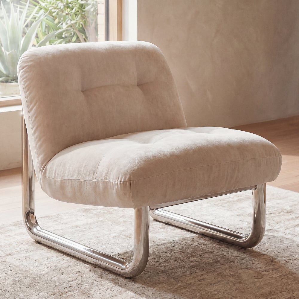 Fauteuil ivoire et pieds en acier argenté Fauteuil ivoire et pieds en acier argenté