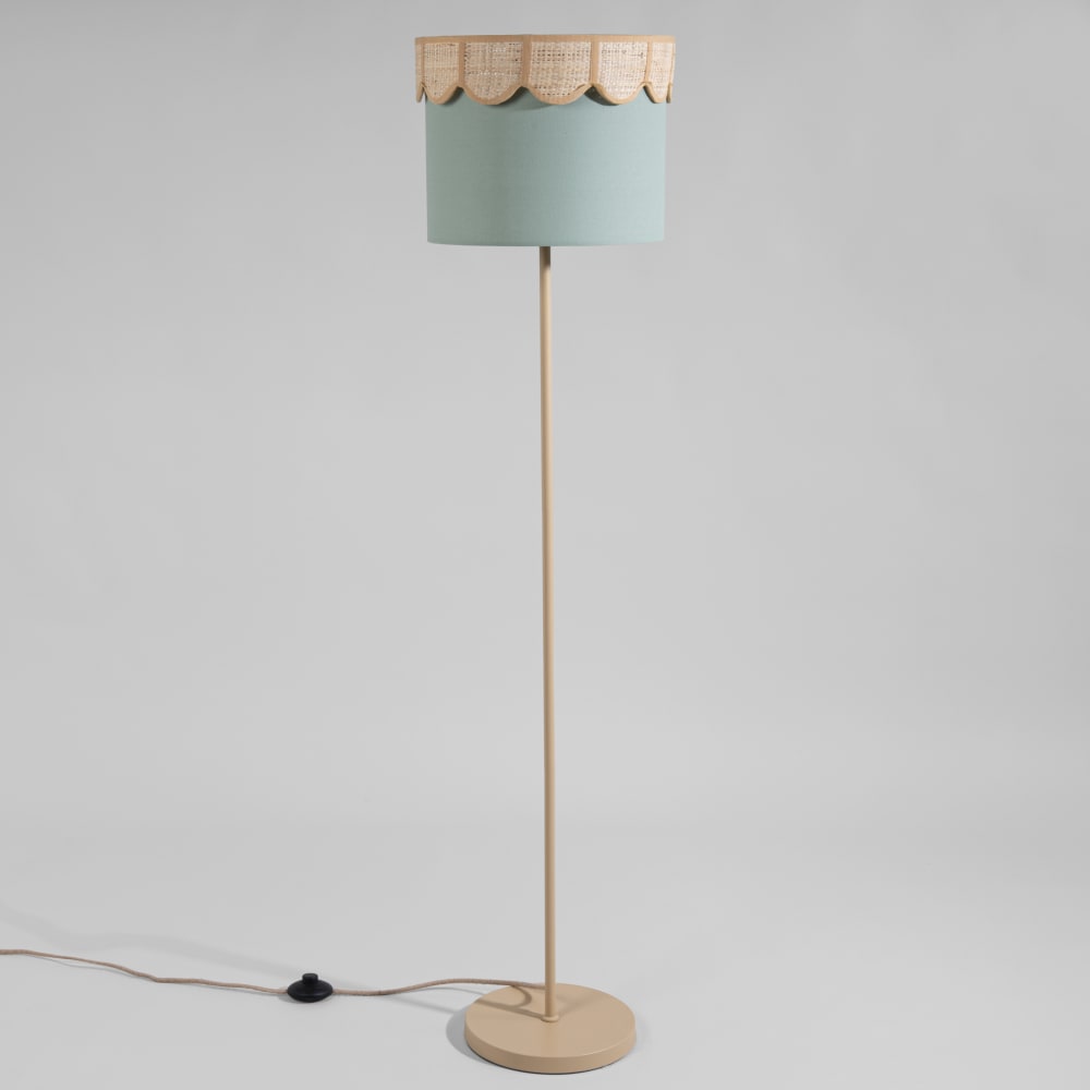 lampadaire en bois et
