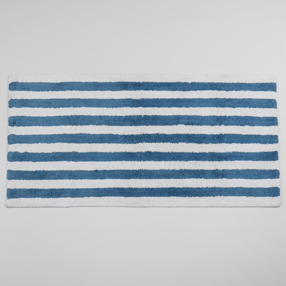 Tapis de bain en coton recyclé tufté blanc et bleu, 60x120 cm