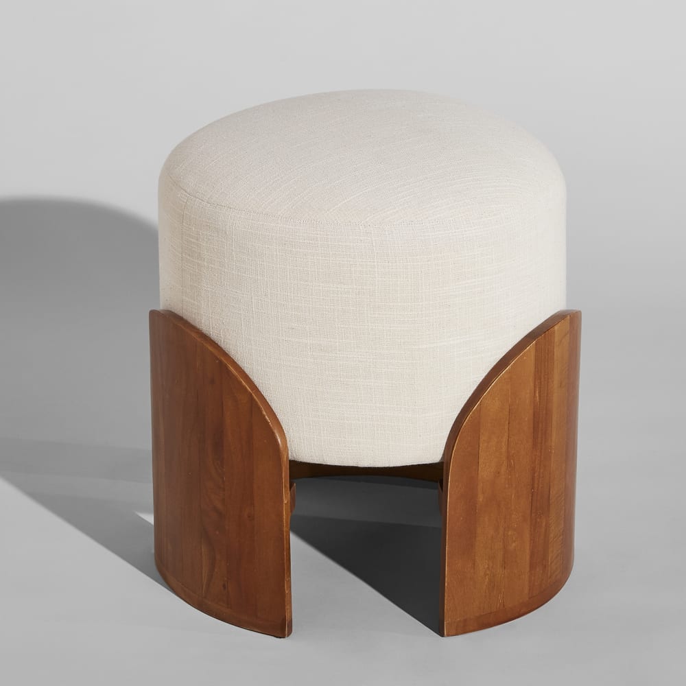 Pouf rond en coton écru et pieds en bois d'acacia Pouf rond en coton écru et pieds en bois d'acacia