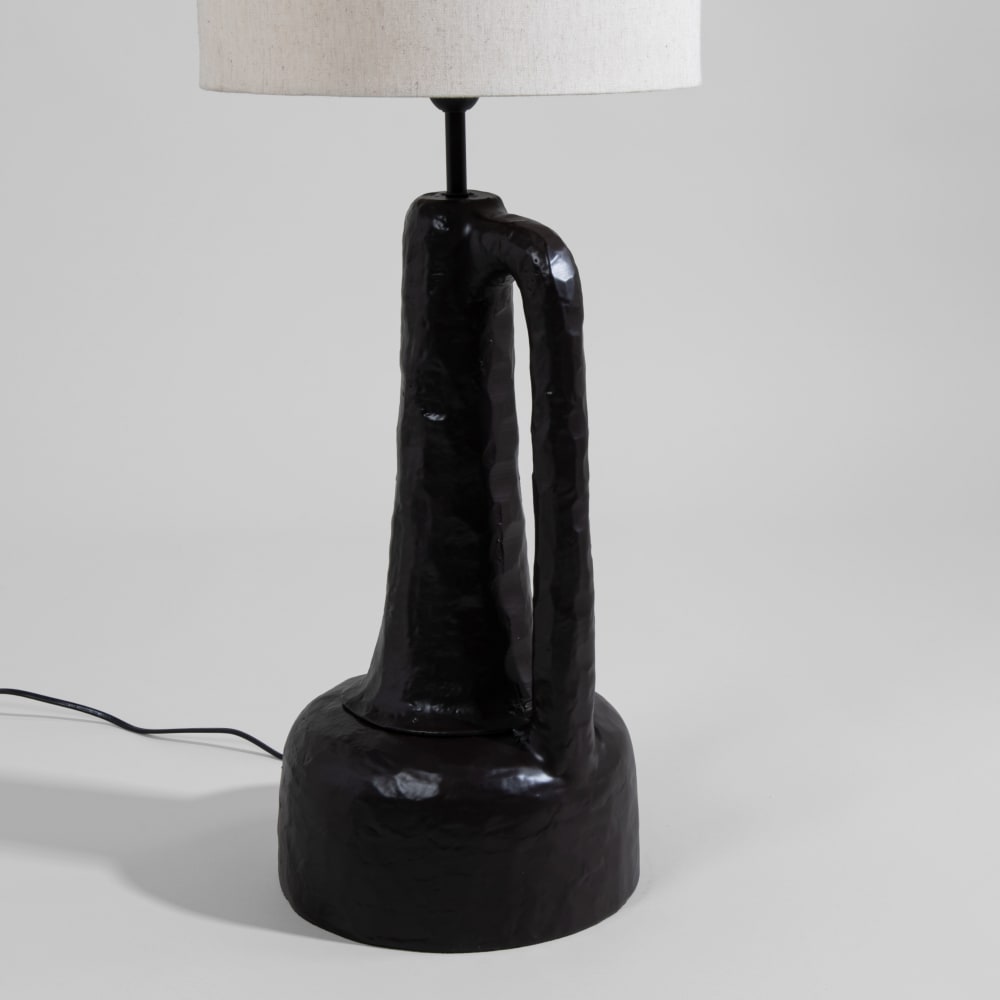 Stehlampe aus schwarzem Aluminium mit beigefarbenem Lampenschirm,