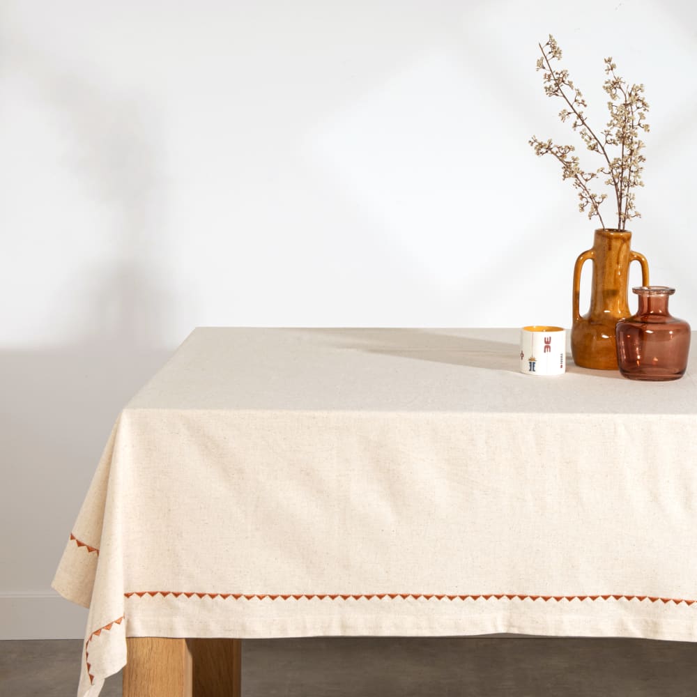 Nappe en coton, lin beige et broderie terracotta, 150x250 cm